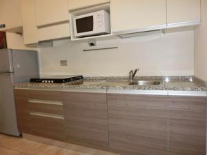 A kitchen or kitchenette at Homely flat with private garden and common pool Még 22 kép