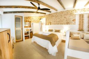 Postel nebo postele na pokoji v ubytování Villa Marineta - Apartamento con encanto en el puerto de Dénia - MyM Mediterranean Houses