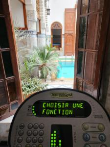 Bazén v ubytování Le Riad Palais d'hotes Suites & Spa Fes nebo v jeho okolí