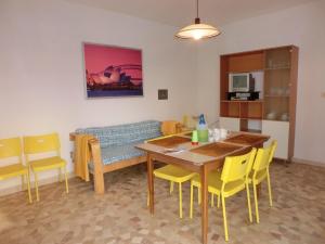 A kitchen or kitchenette at Adorable Villa for 8 people close to the sea Még 29 kép