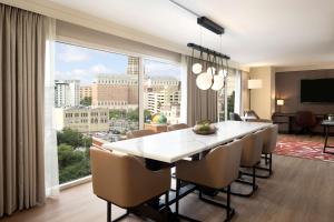 TV a/nebo společenská místnost v ubytování Hyatt Regency San Antonio Riverwalk