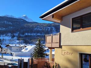 A general mountain view or a mountain view taken from Az apartmant