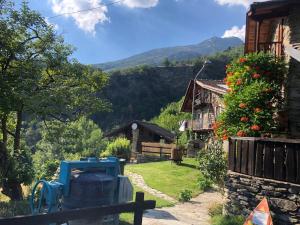 a view from the garden of a house with mountains in the background at Casa di Susa in San Giuliano