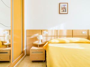A bed or beds in a room at Apartment Jardin by Interhome