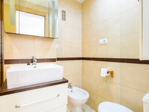 A bathroom at Apartment Jardin by Interhome