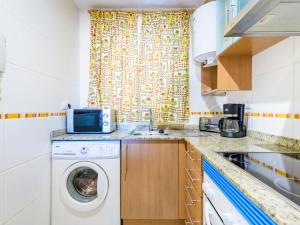 Kuchyň nebo kuchyňský kout v ubytování Apartment Altamar by Interhome