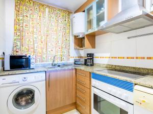 Kuchyň nebo kuchyňský kout v ubytování Apartment Altamar by Interhome