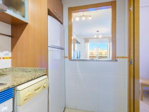 Kuchyň nebo kuchyňský kout v ubytování Apartment Altamar by Interhome