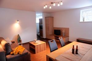 a living room with a couch and a table at Ferienwohnung Wohlfühlen in Pfunds