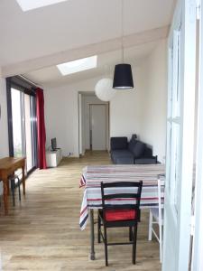 a living room with a table and a couch at Le Petite des Bouchots in Les Boucholeurs