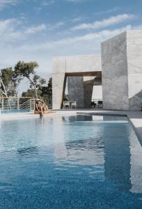 Bazén v ubytování D-Resort Šibenik nebo v jeho okolí