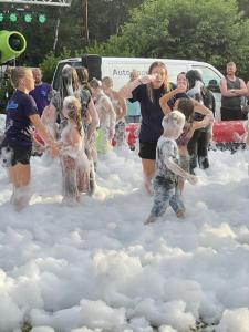 Hosté ubytování Te Huur: leuke 4-persoons Stacaravan op top locatie!