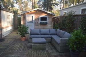 Posezení v ubytování Te Huur: leuke 4-persoons Stacaravan op top locatie!