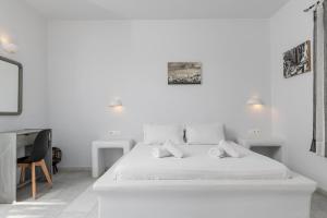 A bed or beds in a room at Helios Beach Studios