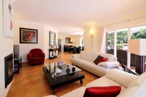 Et opholdsområde på Villa Carmara