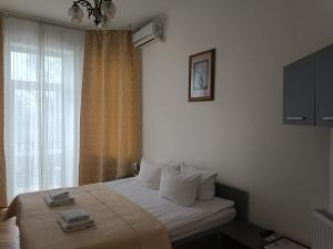 Rúm í herbergi á Pysanka Hotel