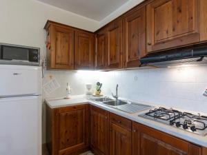A kitchen or kitchenette at Apartment Daniele by Interhome