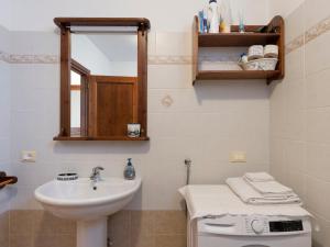 A bathroom at Apartment Daniele by Interhome