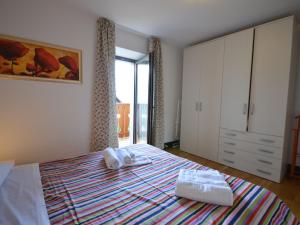 Postel nebo postele na pokoji v ubytování Apartment Casa Rasat-2 by Interhome + 8 fotografií