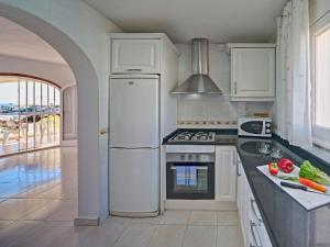 een keuken met een witte koelkast en een fornuis bij Villa Castillo by Interhome in La Canuta