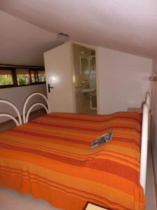 A bed or beds in a room at Villa with garden parking and AC