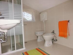 A bathroom at Villa with garden parking and AC