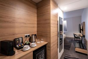 Kuchyň nebo kuchyňský kout v ubytování Novotel Vilnius Centre