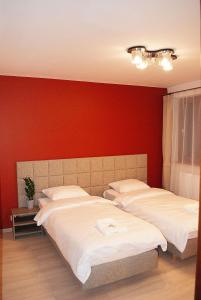 Łóżko lub łóżka w pokoju w obiekcie Redwood Hostel