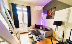 Televízia a/alebo spoločenská miestnosť v ubytovaní Le Fontenelle Appartement hyper centre par beds76