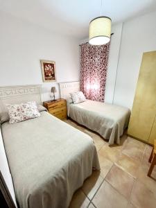 Posteľ alebo postele v izbe v ubytovaní Apartamentos Villa Torcal