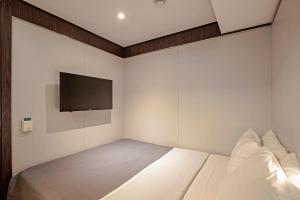 FAST SLEEP Guarulhos by Slaviero Hotéis客房内的一张或多张床位