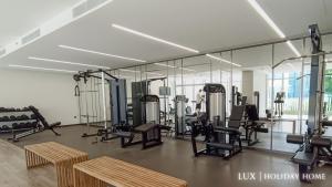 Fitness centrum a/nebo fitness zařízení v ubytování LUX The Luxury Sunrise Beachfront Suite 1