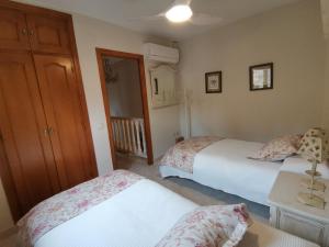 Posteľ alebo postele v izbe v ubytovaní Casa Alfonso Toledo Más que una casa, un hogar