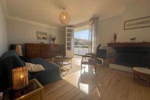Posedenie v ubytovaní Superb apartment full of charm with terrace 2ch 5min from the lighthouse