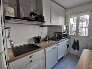 Kuchyňa alebo kuchynka v ubytovaní Casa Alfonso Toledo Más que una casa, un hogar