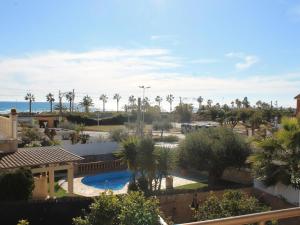 Bazén v ubytovaní Suitur casa baquera en la playa larga roda de bará alebo v jeho blízkosti