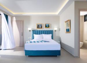 Postel nebo postele na pokoji v ubytování Light Blue Hotel