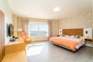 Ein Bett oder Betten in einem Zimmer der Unterkunft Vistamar Hotel Luxury Wellness By DLV -Adults Only-
