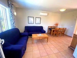 A seating area at Holiday Home Laurel by Interhome