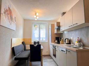 Kuchyň nebo kuchyňský kout v ubytování Apartment Moser-2 by Interhome