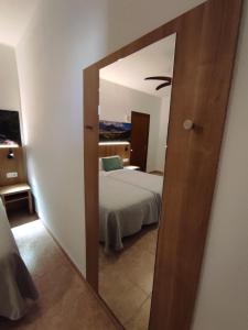 Posteľ alebo postele v izbe v ubytovaní Hostal Nadal