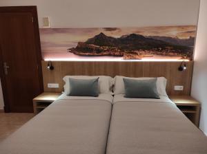 Posteľ alebo postele v izbe v ubytovaní Hostal Nadal