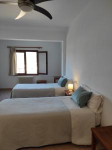 Posteľ alebo postele v izbe v ubytovaní Hostal Nadal