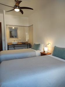 Posteľ alebo postele v izbe v ubytovaní Hostal Nadal