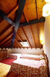 Ένα ή περισσότερα κρεβάτια σε δωμάτιο στο Puente Romano