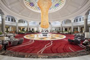 a large lobby with a large chandelier in the middle at Rixos Premium Seagate in Sharm El Sheikh