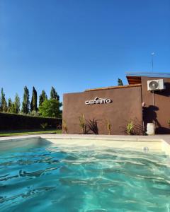 Het zwembad bij of vlak bij Cerrito Aparts