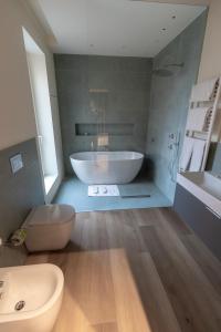 A bathroom at Pasubio Quattro BB