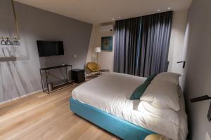 A bed or beds in a room at Pasubio Quattro BB