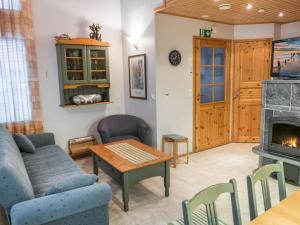 Posezení v ubytování Holiday Home Öjkatti by Interhome